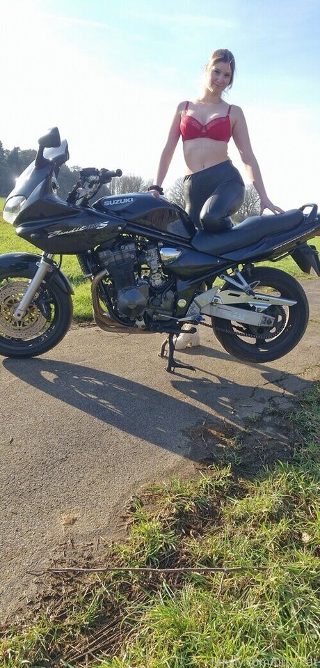 Titty Cat porn actress photos