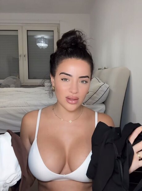 Leyla Lahouar star nudes pictures