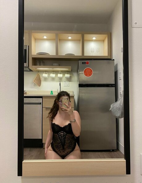 elizabethnichol art actress picture