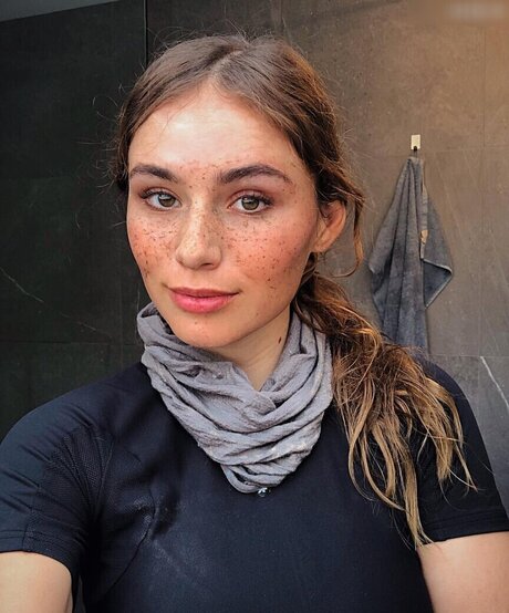 Puck Moonen erotic actress pics