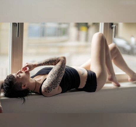 locolea model free pic