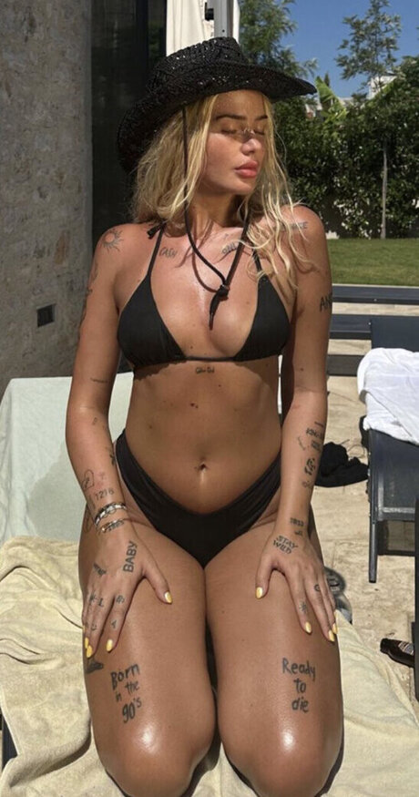 Loredana Zefi pornstar exclusive pics