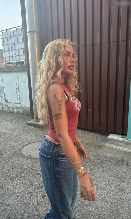 Loredana Zefi porn star gallery