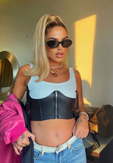 Loredana Zefi nude actress image