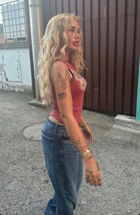 Loredana Zefi pretty actress photos