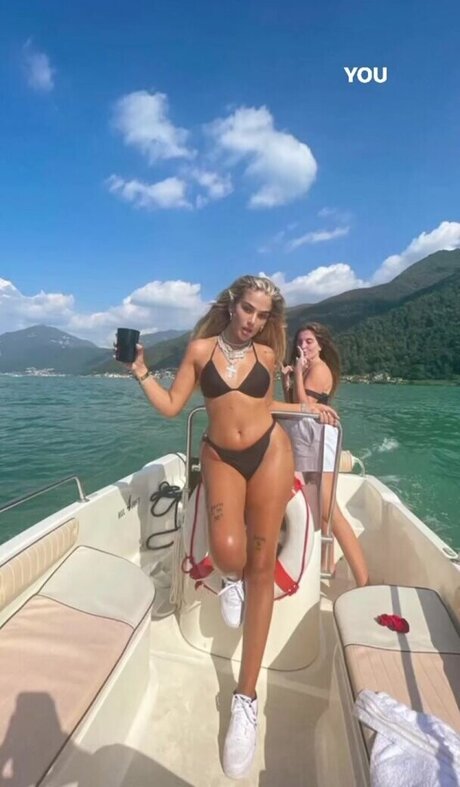 Loredana Zefi hot star archive