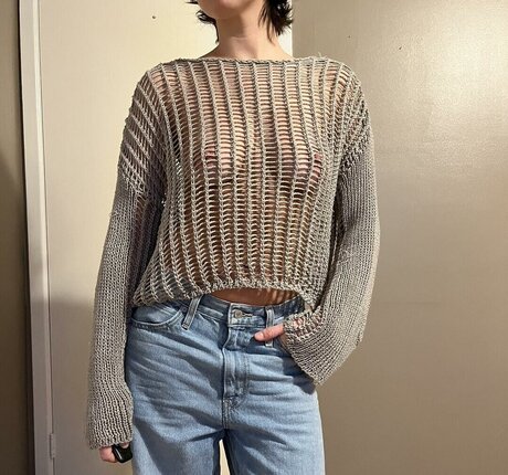 Hitchhikercourtney model free img