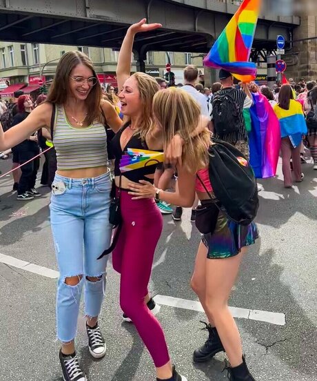 schokolove_ naked star img