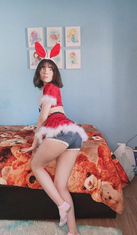 Julyjinku pornstar naked picture