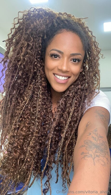 vitoria alves naked model pic