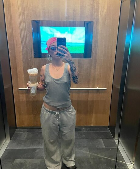 VICKY wasmachtvicky naked model img