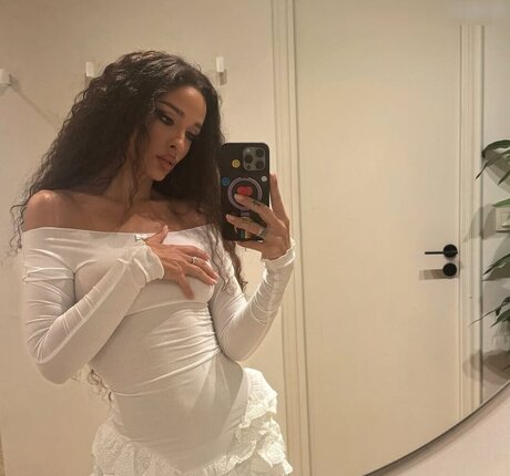 Eleni Foureira adult actress pictures