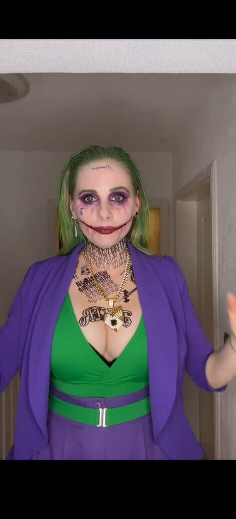 Jacqueline Sparrow model perfect pictures