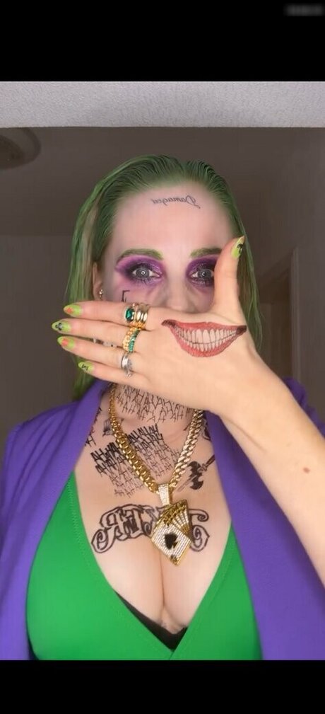 Jacqueline Sparrow exclusive model picture