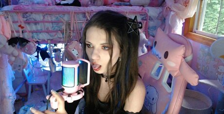 Ariel Harris star pretty image