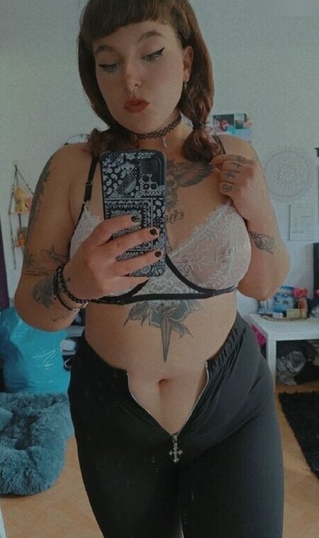 xlenaa official pornographic model images