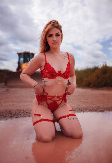 Mrs Fiestaa pornstar sexy pictures