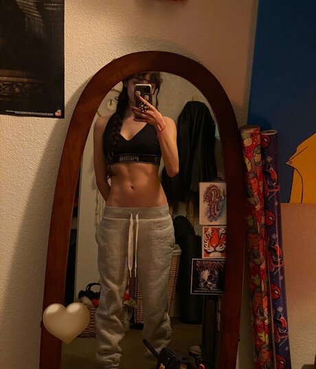 intrnlbleedin pornographic model picture