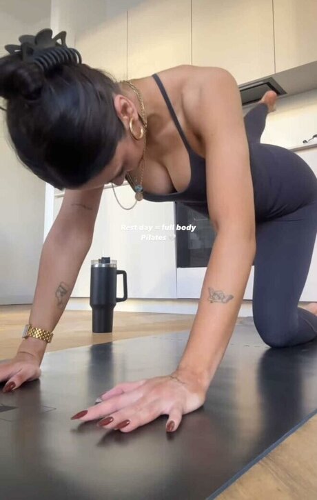 Merve zkan beautiful star images