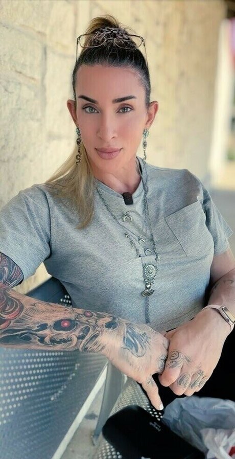 Gabbi Tuft hot actress photos