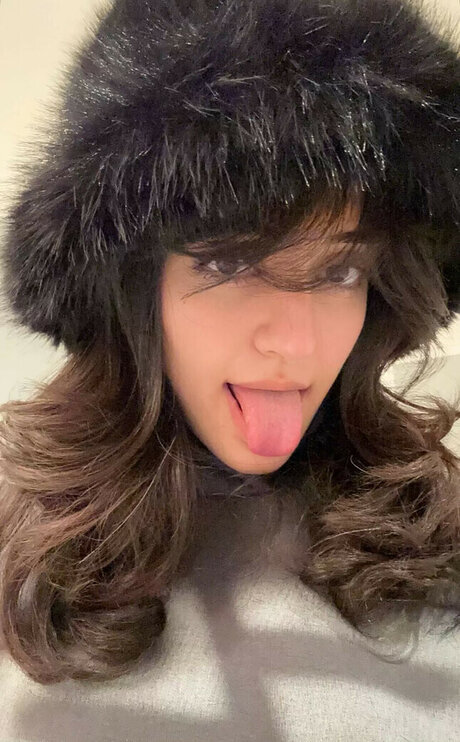 Melody Oz high quality actress gallery