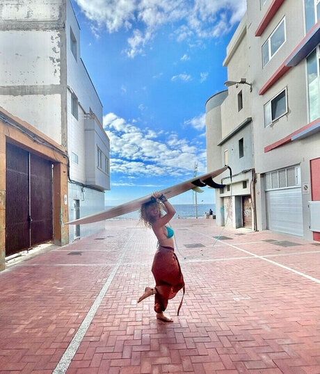 Travelingwithtals hd model pic