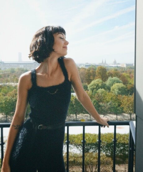 Sydney Chandler model beautiful image