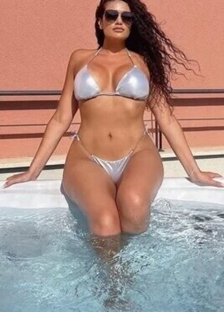 Roaya Soraya sexy model img