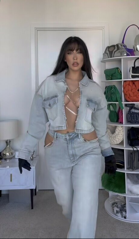 Alara Taneri pornstar sexy img