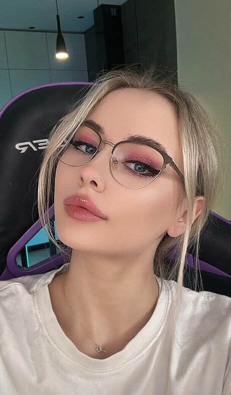 GloriaMatvien star high quality gallery