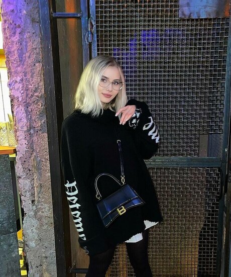 GloriaMatvien model erotic picture