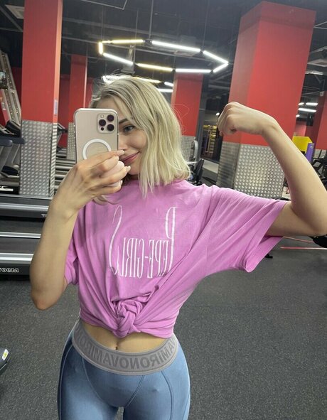 GloriaMatvien hot actress photos