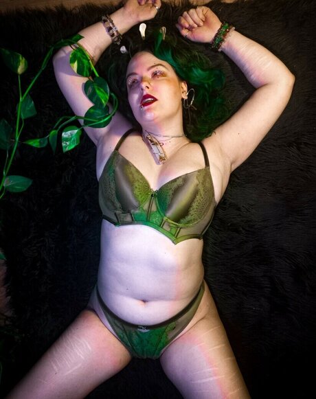 Pinegreentea erotic model photo