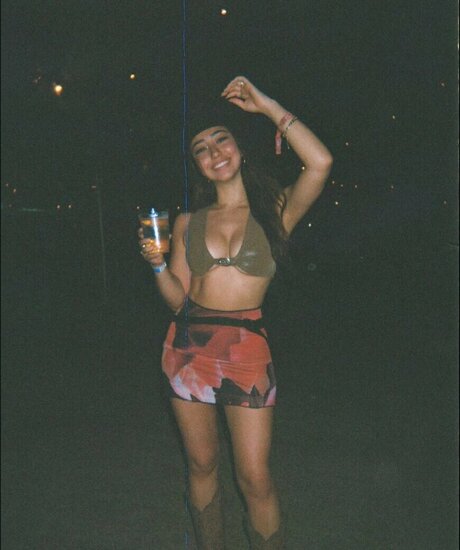 Olivia Jordan star erotic img