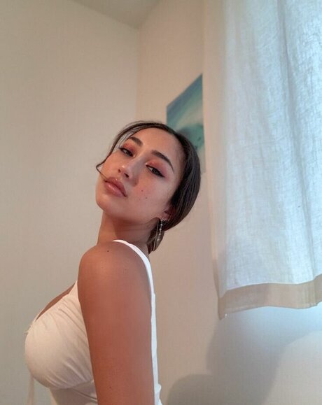 Olivia Jordan model adult img