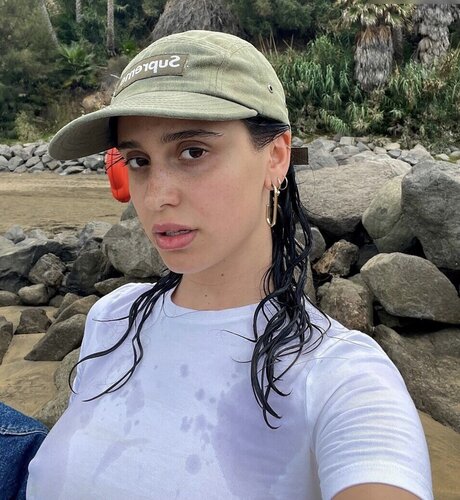 Dina Ratner naked model photo