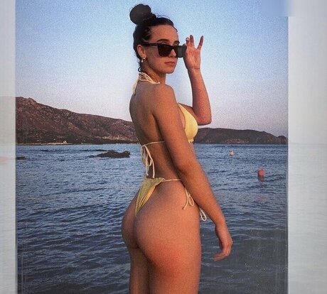 Dina Ratner hd actress pics