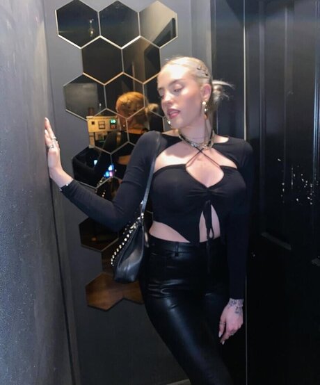 ayyetay pornstar nice picture