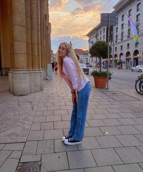 ayyetay art model image