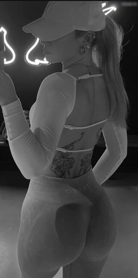 Nele mbt naked model photo