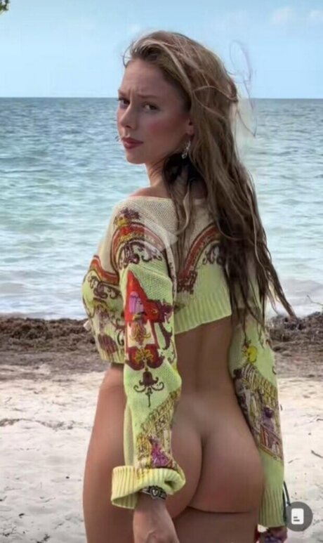 Ester Exp sito naked star images