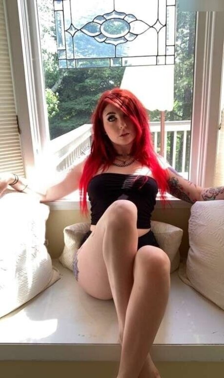 Lizzi Blake star naked pictures