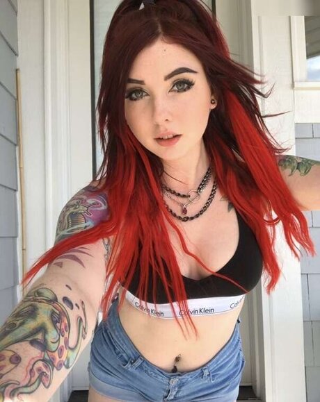 Lizzi Blake art star pic