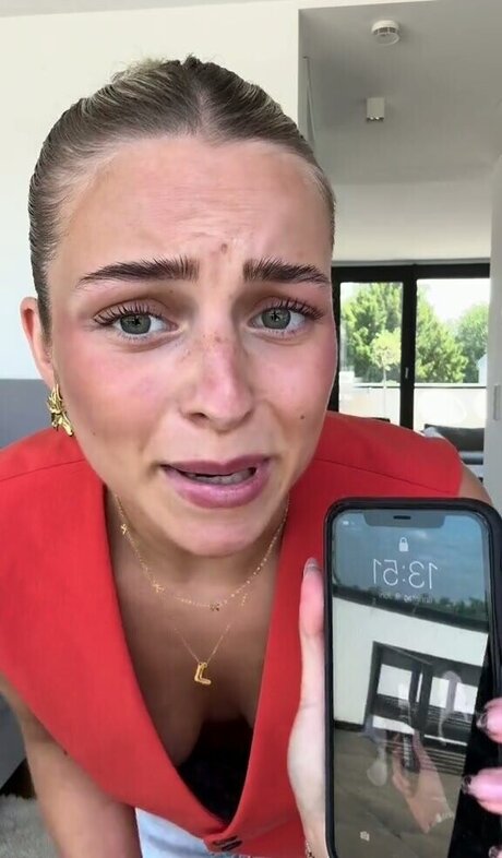 Lea Breuer top star images