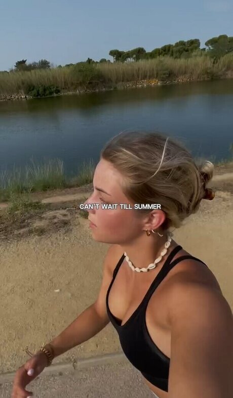 Lea Breuer hot star gallery