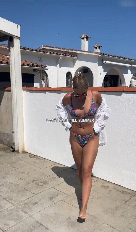 Lea Breuer exclusive model picture