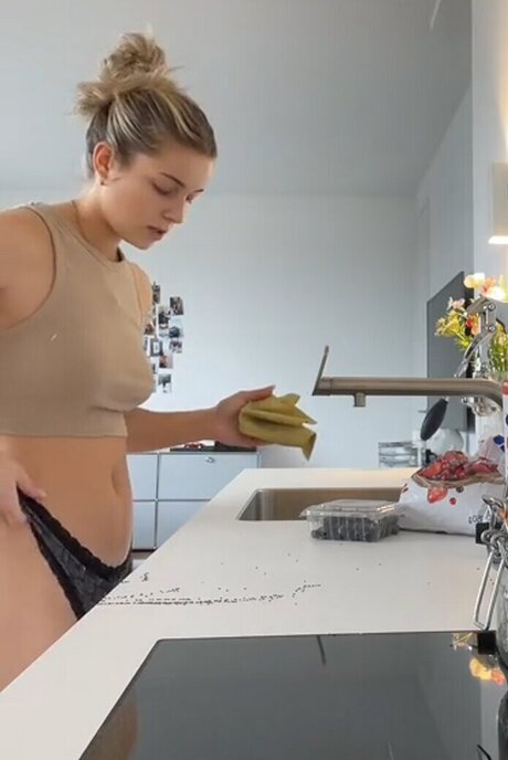 Lea Breuer pornstar beautiful img