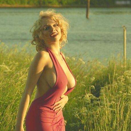 Leni Bahr model sexy images