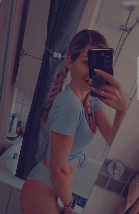 its sunny93 sexy model img