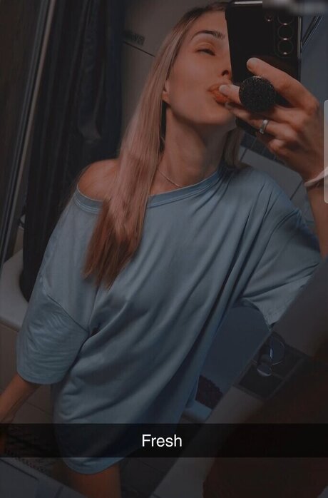 its sunny93 pornographic actress image